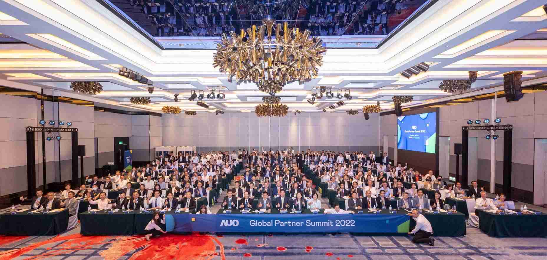 友達推動「安心、、、、創新、、、用心、、同心、、、盡心」五星職旅，，，，為菲籍員工打造全方位照護，，首度贏得「人權實踐與發展領袖獎」殊榮