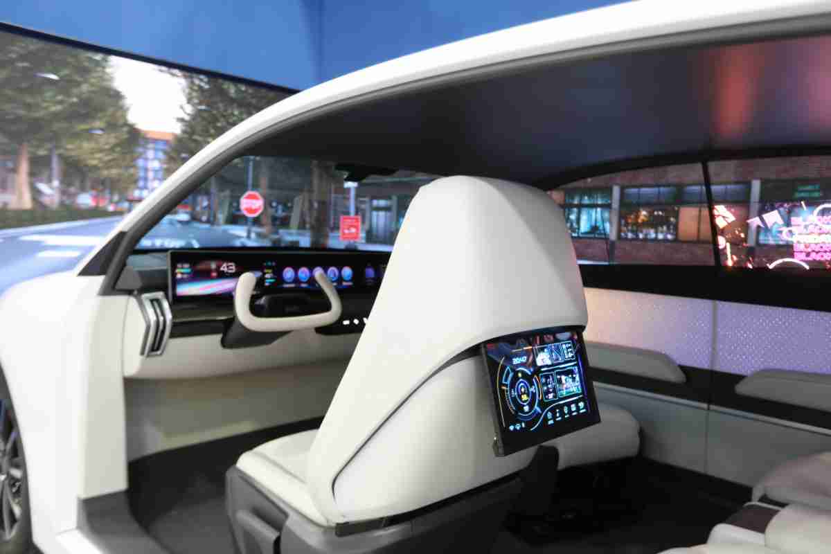 财神娱乐的「可卷式后座娱乐显示器」加强后座乘客的感官体验，，并保有个性化设计，，，可依使用偏好进行动态调整。。。。