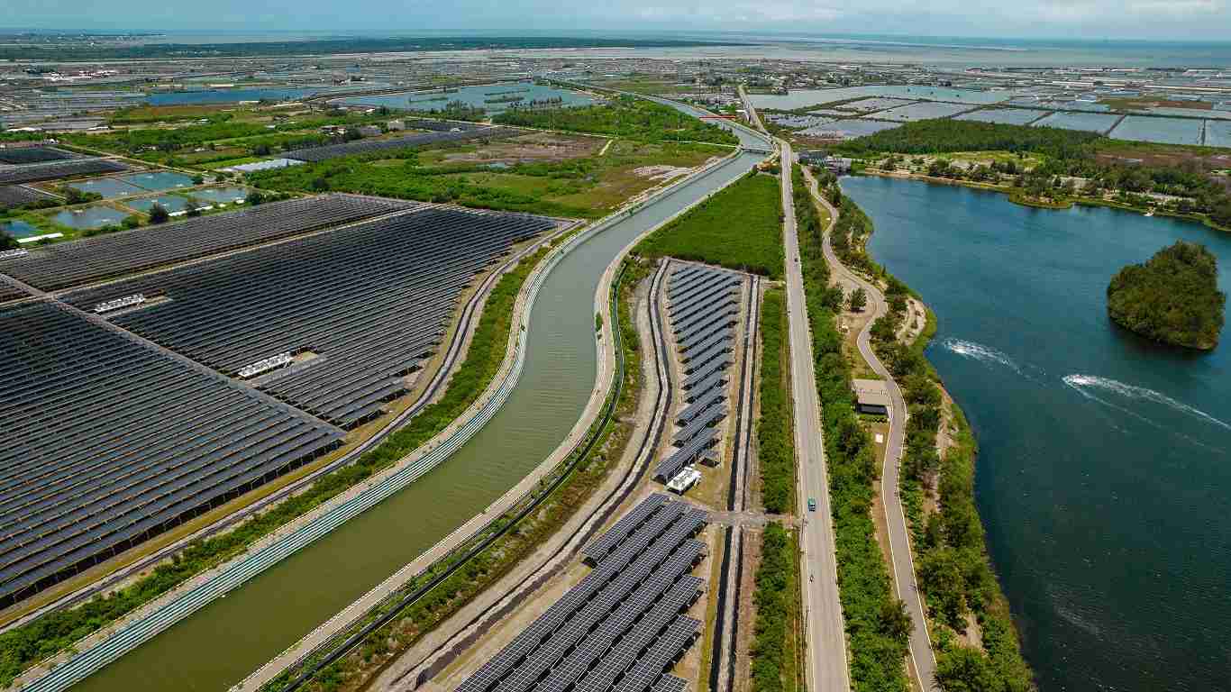 财神娱乐能源事业提供智慧能源管理、、太阳能监控管理、、、全方位电厂建置及运维解决方案，，，，并拥有管理超过6000案场的经验