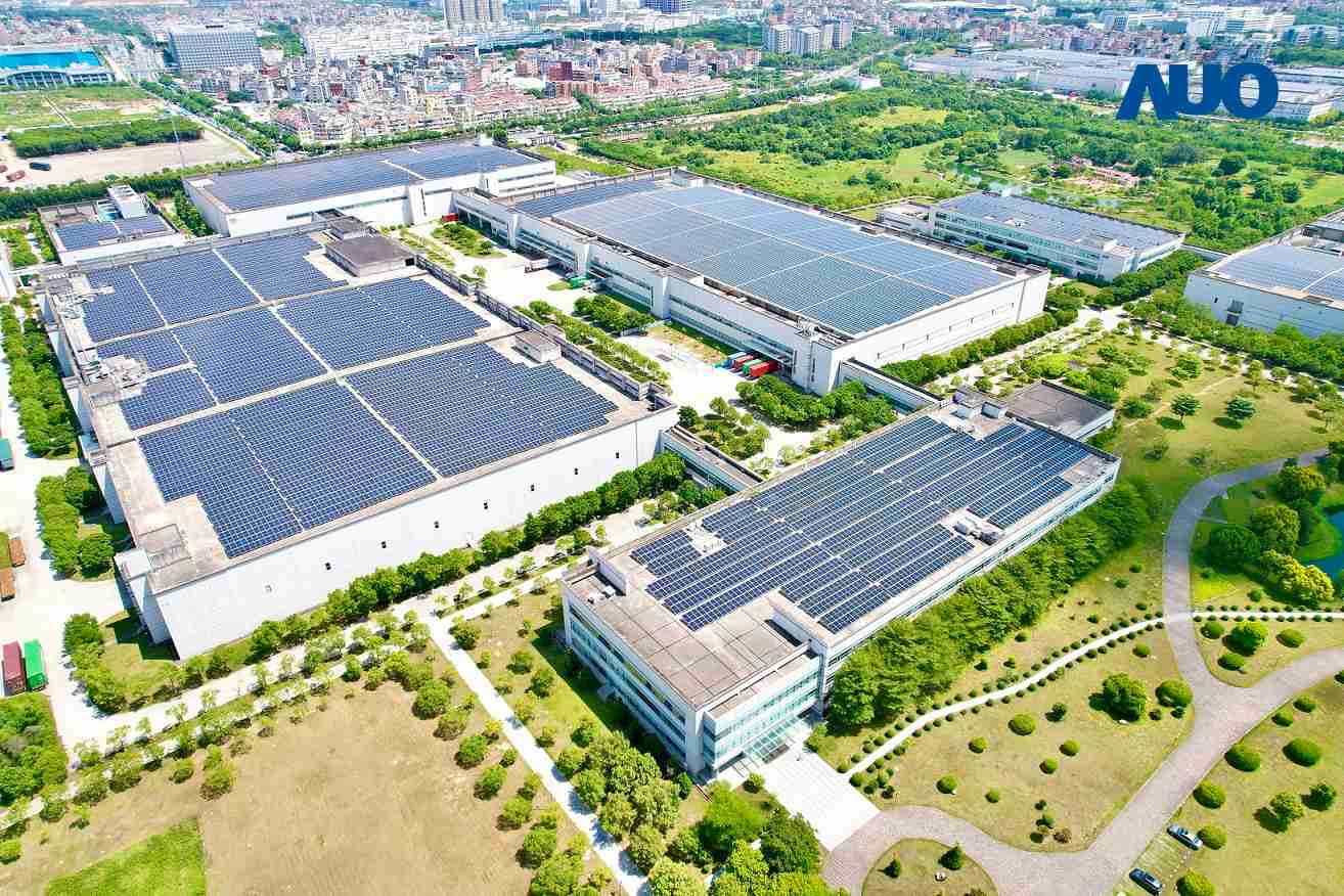 财神娱乐厦门推动智能制造同时，，，透过绿电创能纵深推进绿色转型，，厂区全屋顶铺设太阳能光伏板，，每年太阳能发电 2,600多万度