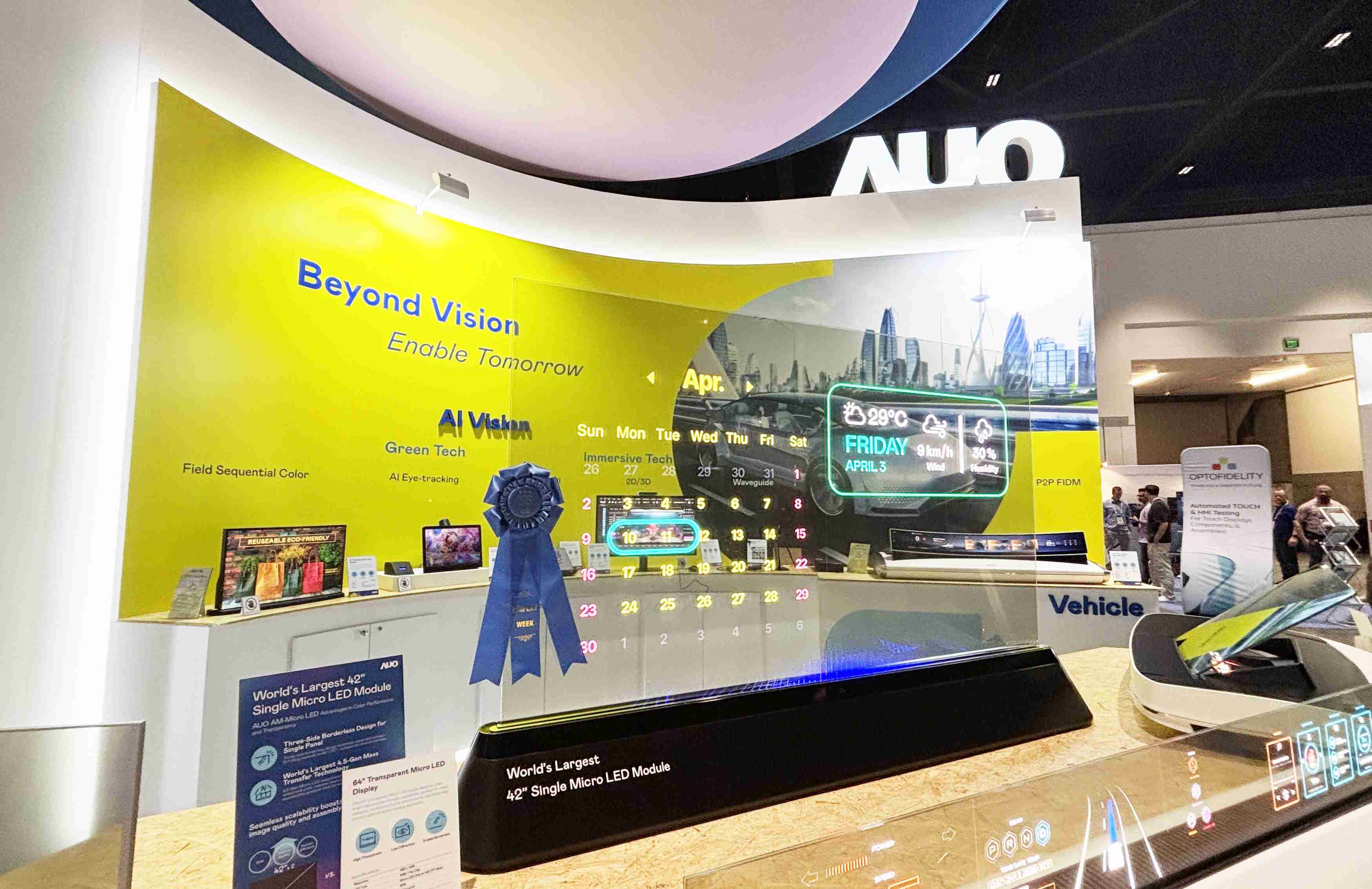 财神娱乐64吋透明Micro LED显示器获〝最佳Micro LED技术应用奖〞，，，其绝妙的透明穿透特性，，同时具备1,000 nits的高亮度表现，，，，并透过精细的无缝拼接延伸，，，可依需求灵活应用于多元场域，，，，展现出Micro LED显示技术划时空的无限潜力